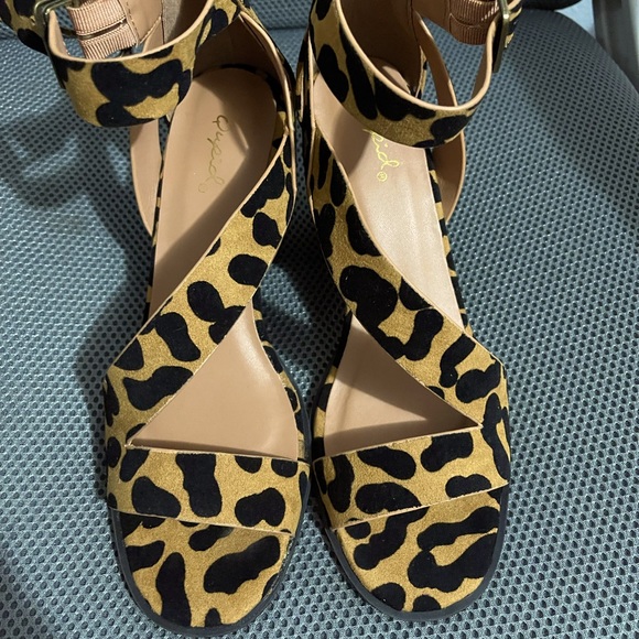 Qupid brand cheetah print strappy block heels. - Picture 4 of 12